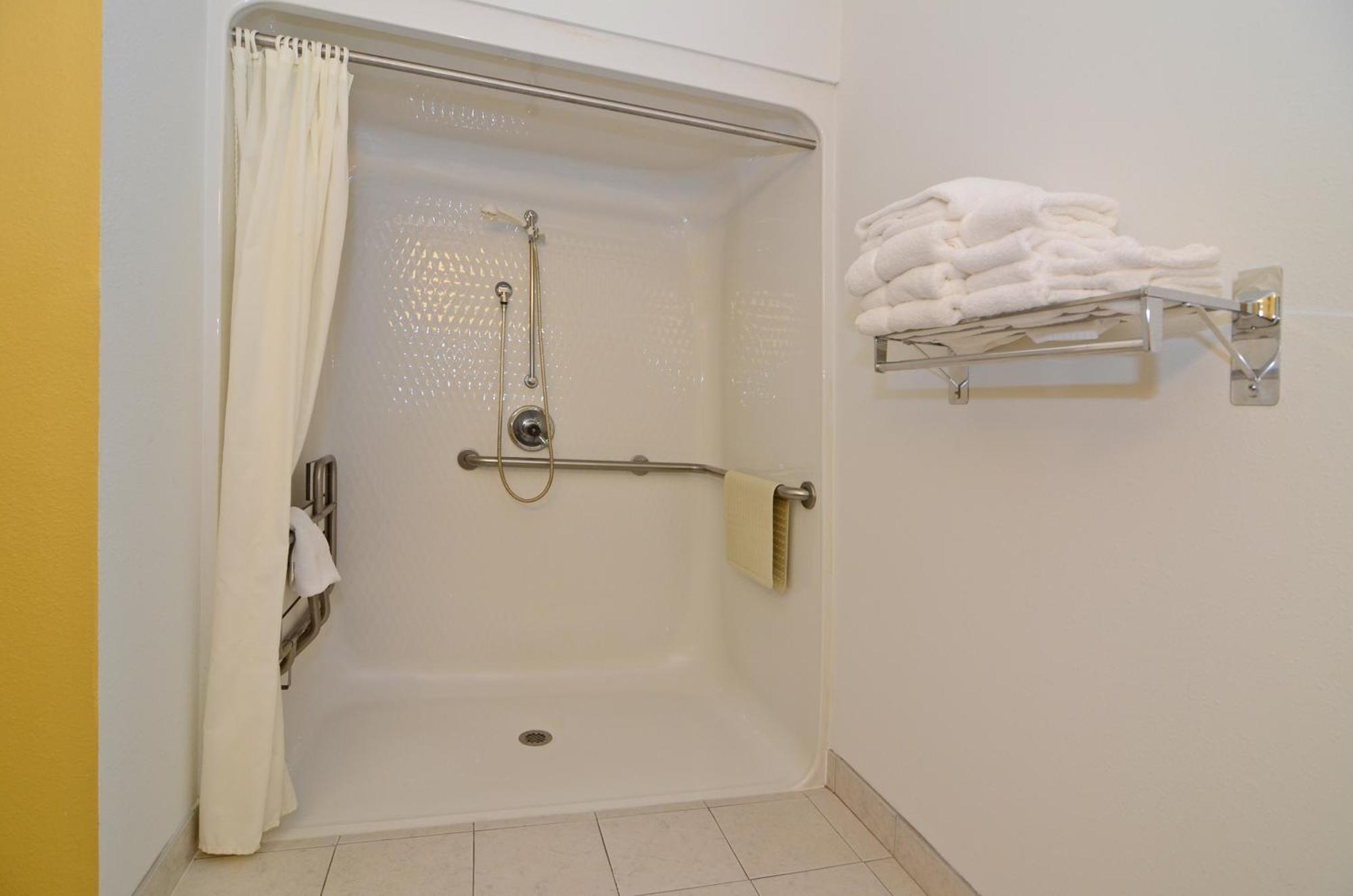 Americas Best Value Inn Iola Buitenkant foto