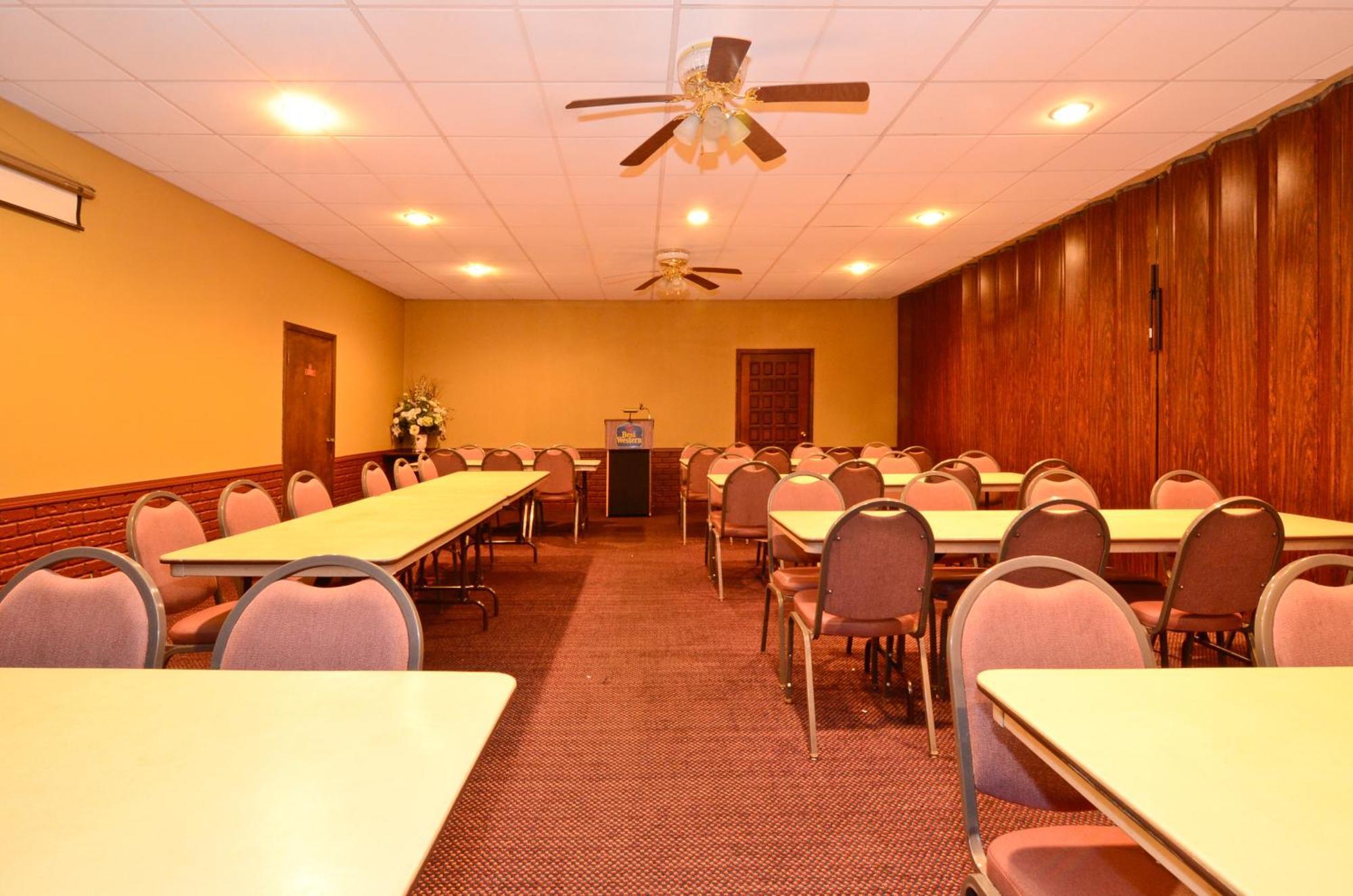 Americas Best Value Inn Iola Zakenleven foto